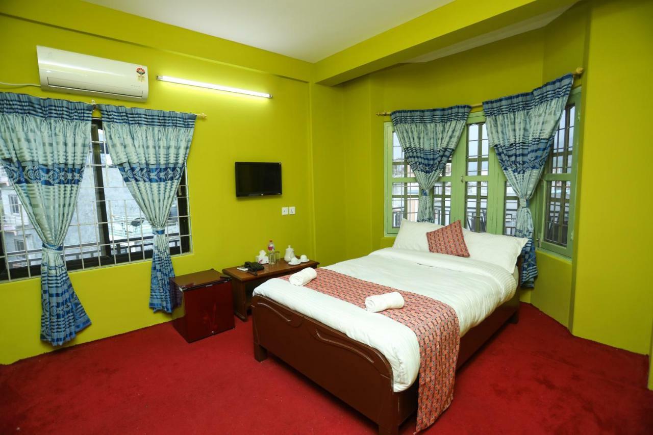 Hotel Blue Magnet Pokhara Exterior photo