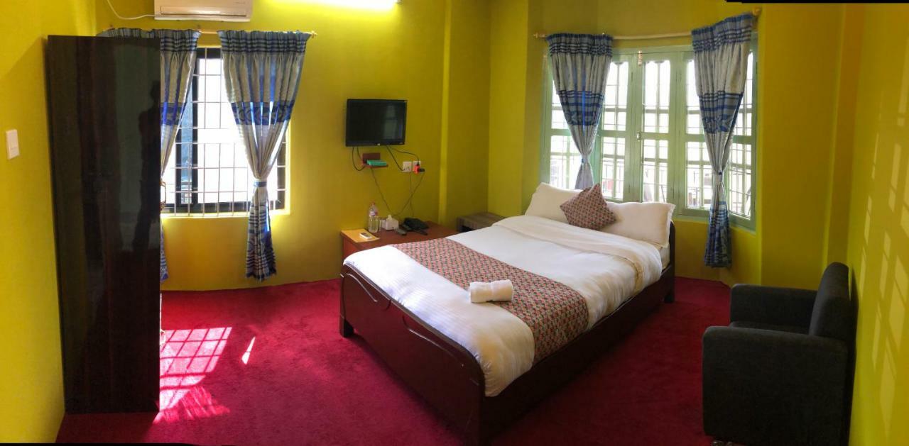 Hotel Blue Magnet Pokhara Exterior photo
