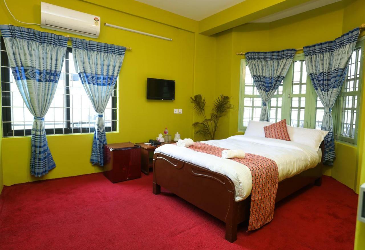 Hotel Blue Magnet Pokhara Exterior photo